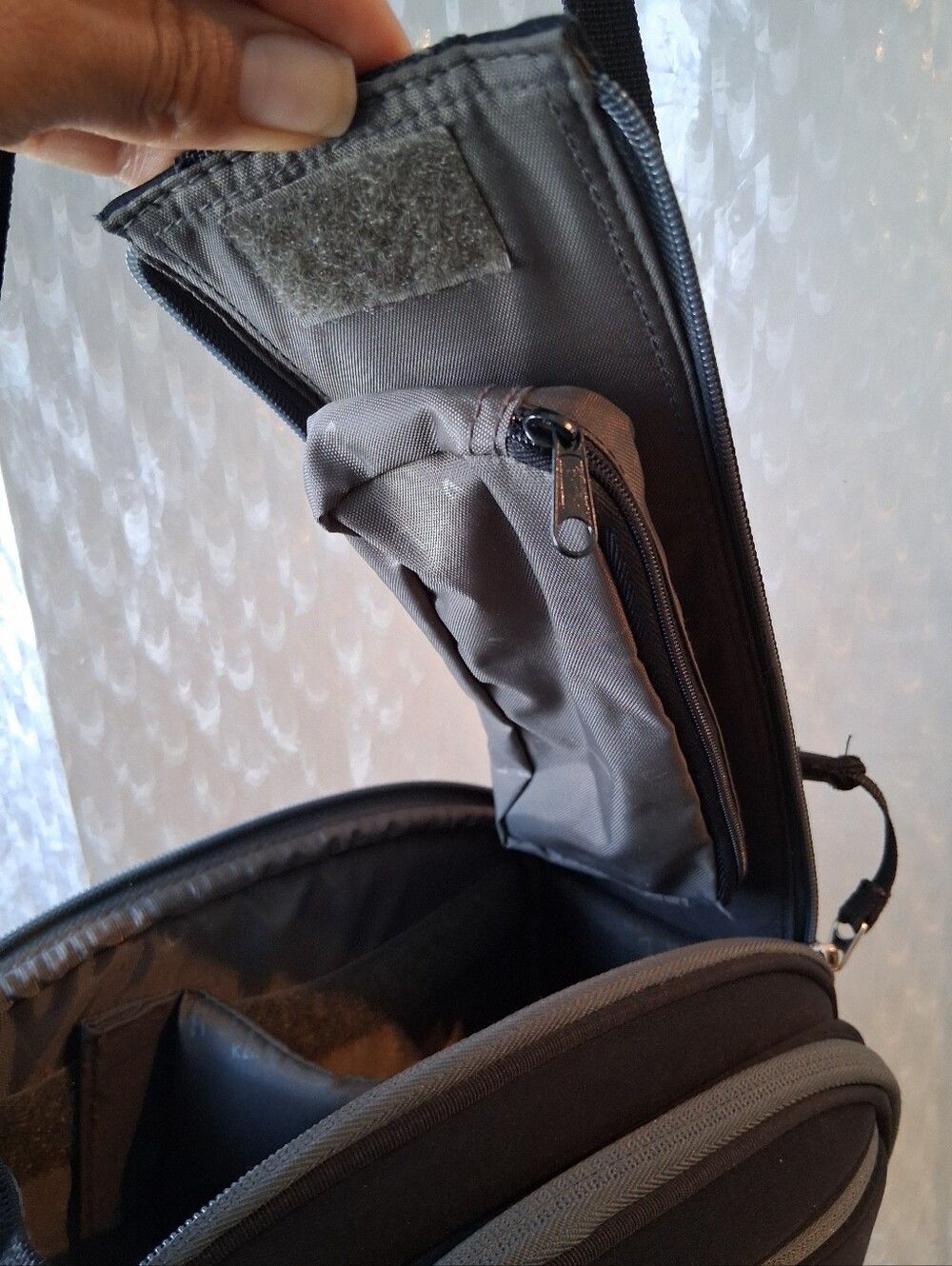 Kenneth Cole Compact Camera Case - Picture 5 of 12